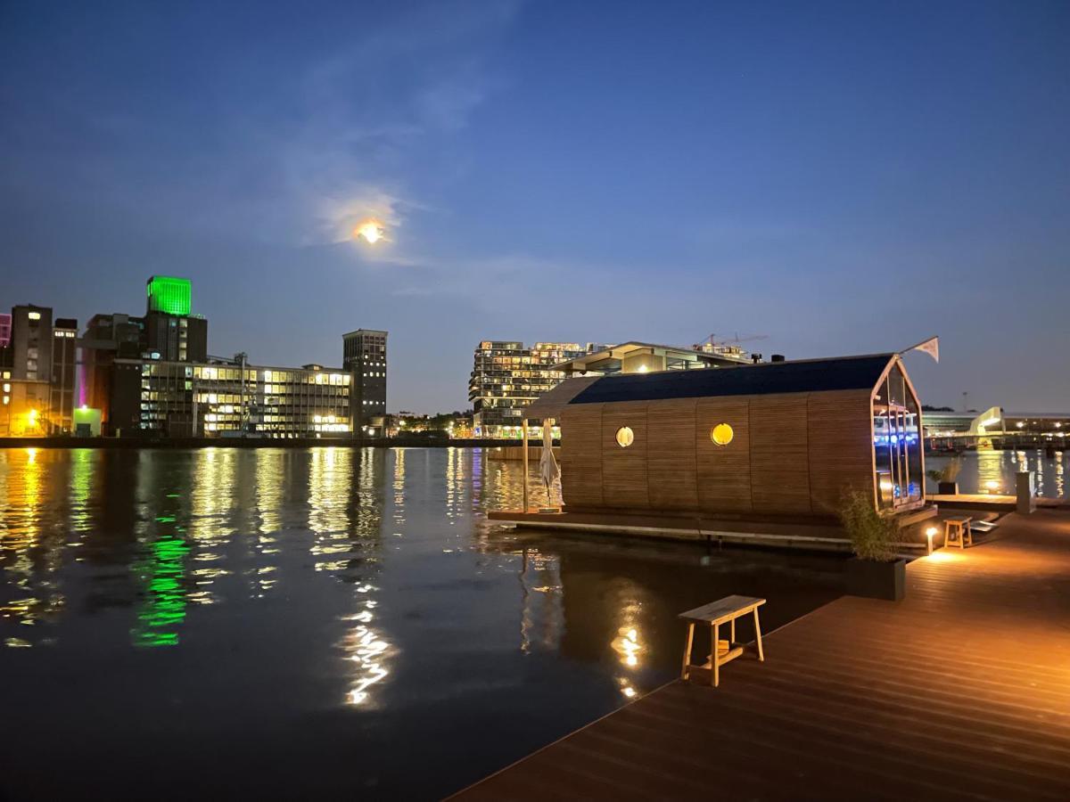 Wikkelboats At Floating Rotterdam Rijnhaven Vila Exterior foto