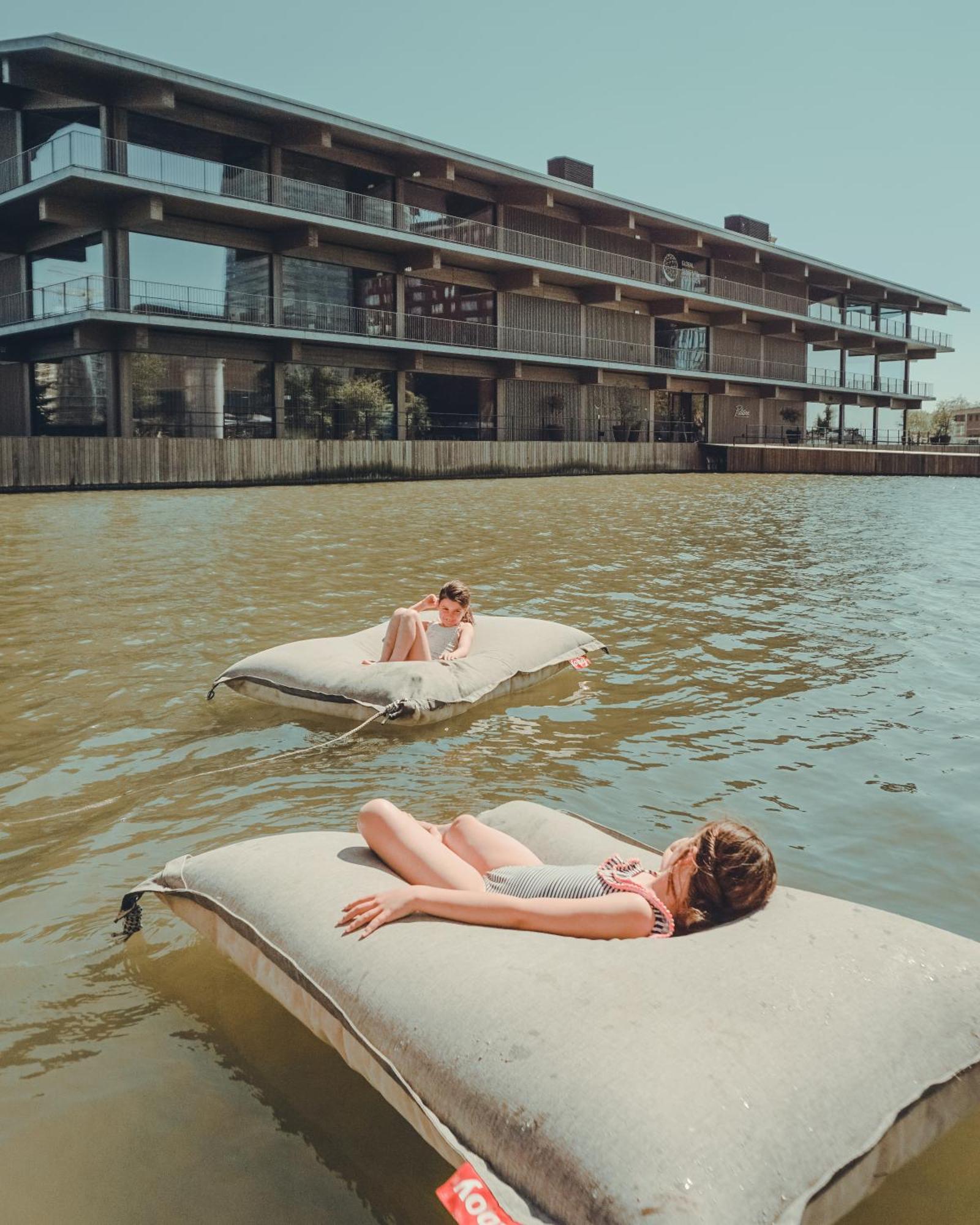 Wikkelboats At Floating Rotterdam Rijnhaven Vila Exterior foto